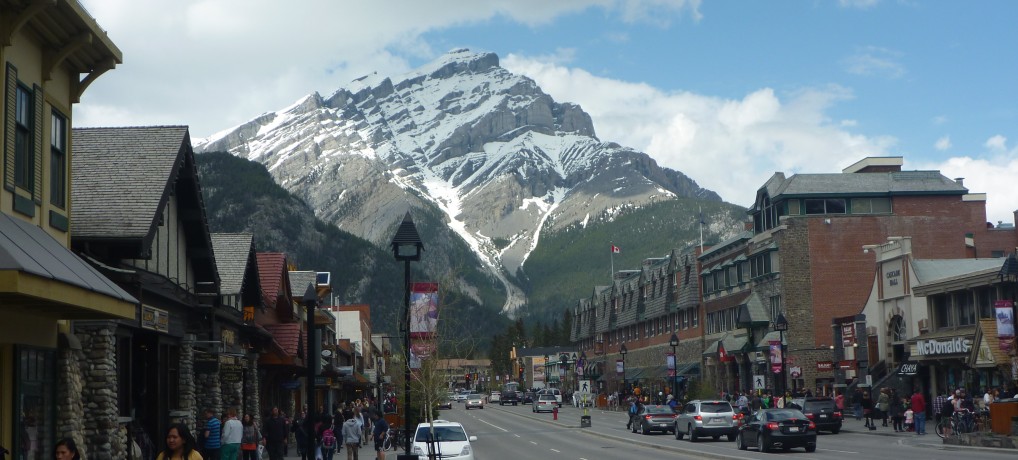 CANADIAN MAJESTIC MOUNTAINS